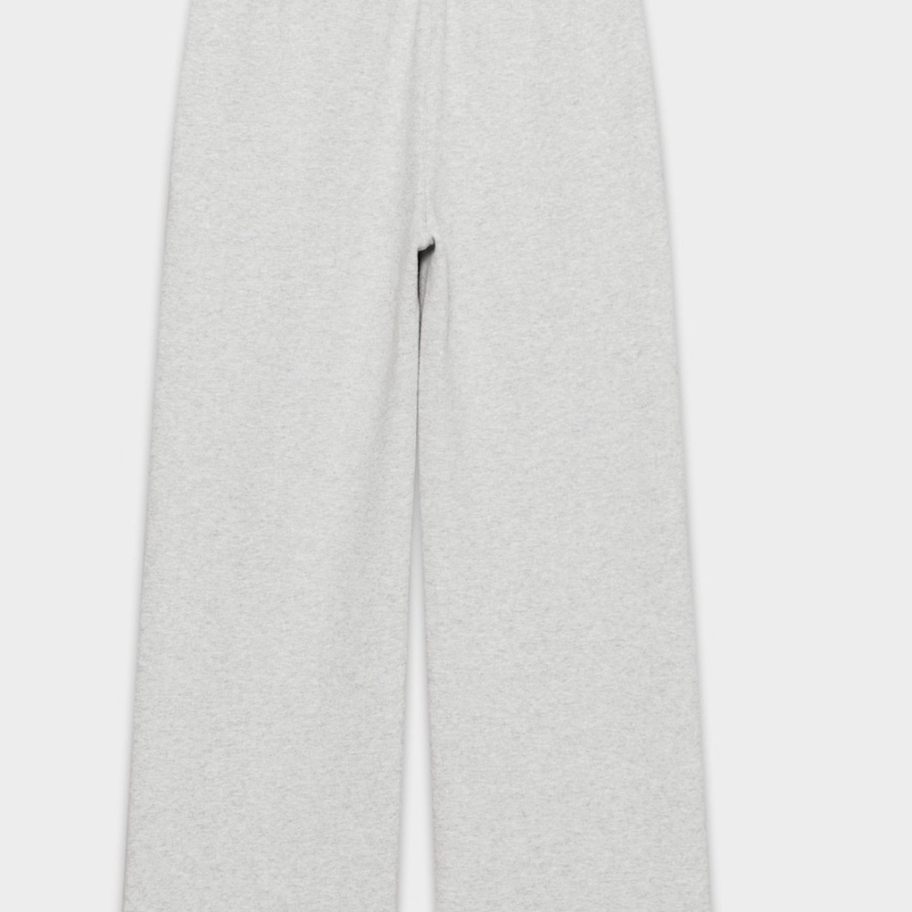 2 Pairs for $80: Aritzia Cozy Sweatfleece Boyfriend Wide Sweatpant - Picture 5 of 6